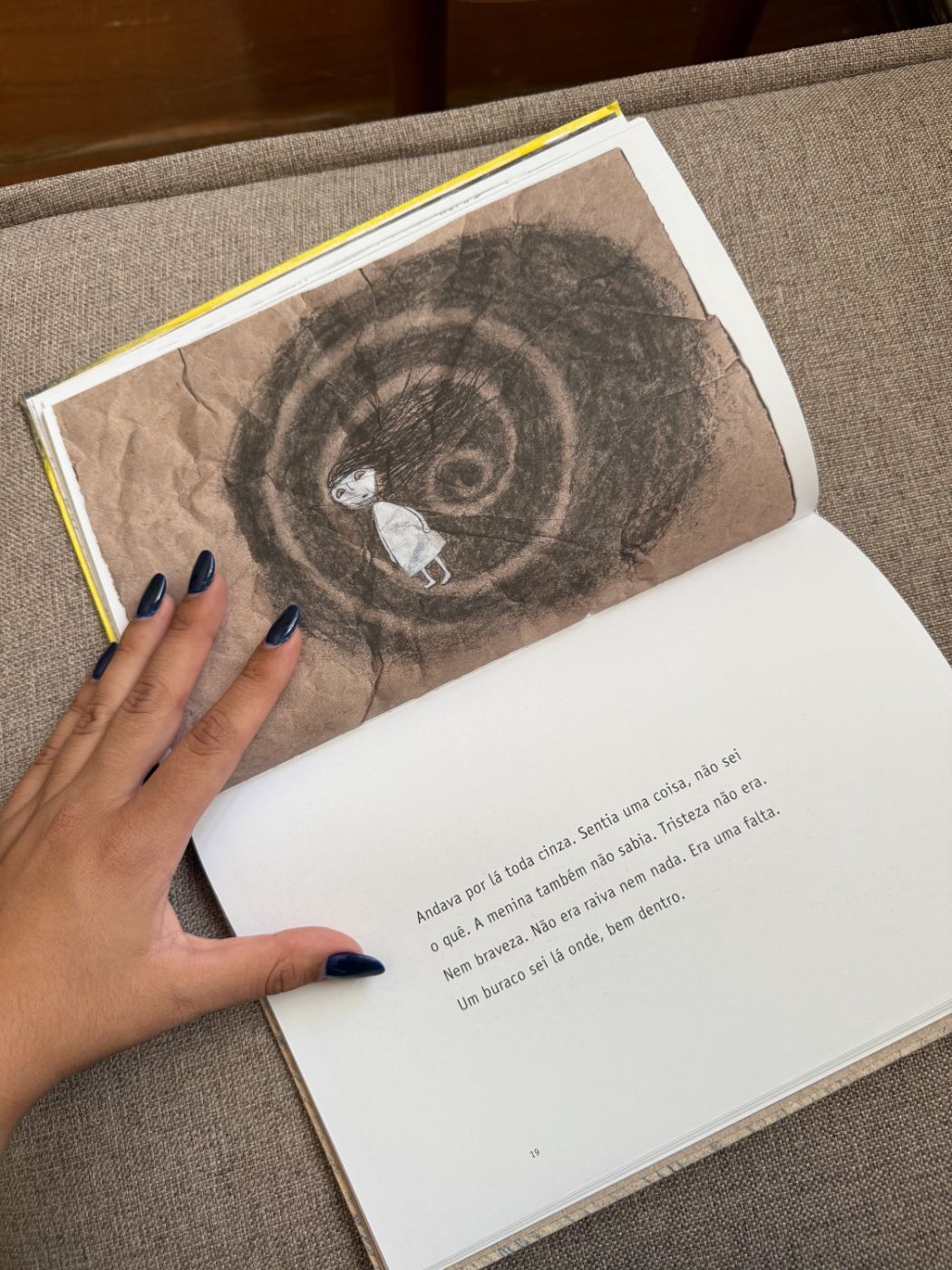 Página de um livro infantil com a frase: era uma falta
