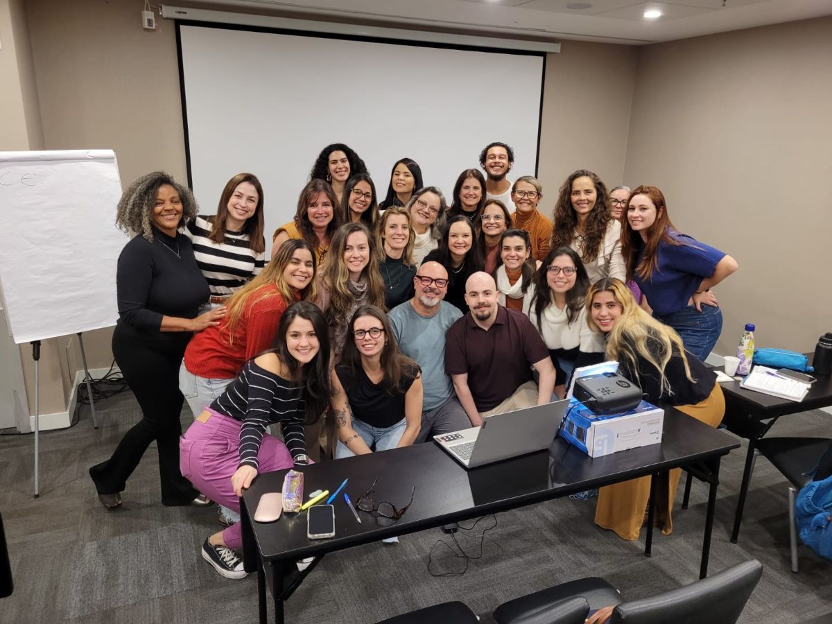 Maria Marta com a turma da pós-graduação, em aula com Ana Suy